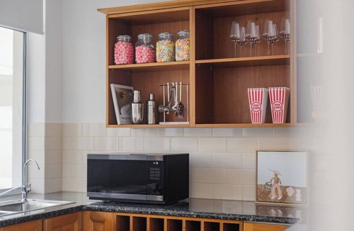 Henley Beach House | Beachfront, Pool, Games Room, Sleeps 12