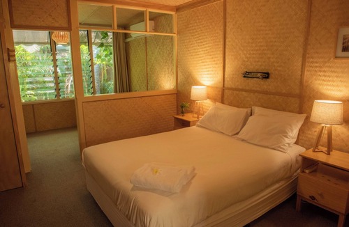 Suffolk Park Hotel | Beachfront Queen Motel Apartment With Pool