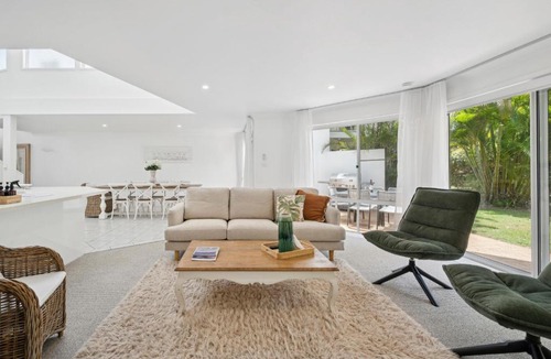 Korora House | Beachfront Retreat - Ducted Air - Free Wifi