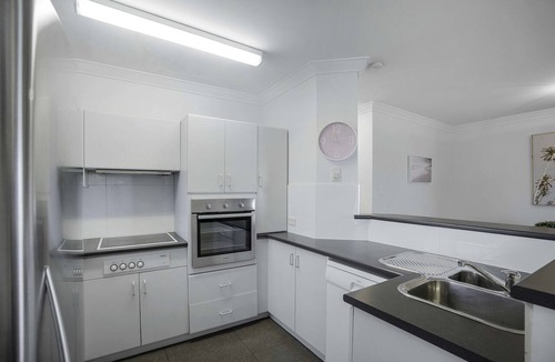 Scarborough Apartment | Beachfront Scarborough Retreat w/Pool & Sauna