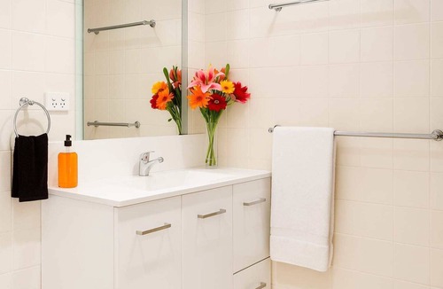 North Ward Apartment | Beachfront Strand Stay - 2BR Near Waterpark & The Strand, Townsville