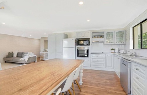 Buddina Apartment | Beachfront styled Apt w pool