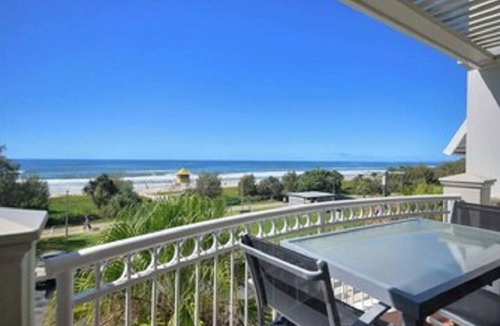 Broadbeach House | Beachfront two storey penthouse apartment. Family friendly. Spectacular views!