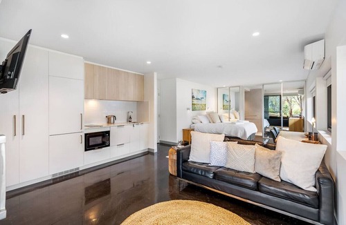 Blackmans Bay Apartment | Beachfront W/Breathtaking Views