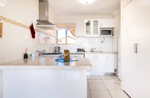 Wynnum Apartment | Beachfront Wynnum Apartmentn