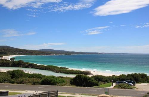 Binalong Bay House | BEACHHOUSE BINALONG Luxury waterfront holiday house at Bay of Fires