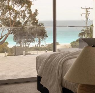 Binalong Bay House | BEACHHOUSE BINALONG Luxury waterfront holiday house at Bay of Fires