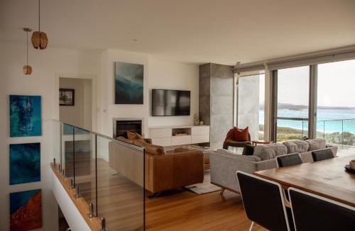 Binalong Bay House | BEACHHOUSE BINALONG Luxury waterfront holiday house at Bay of Fires