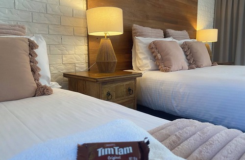Beachmere Hotel | Beachmere Palms Motel