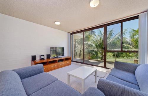 Flynns Beach Apartment | Beachpark 33 58 Pacific Drive