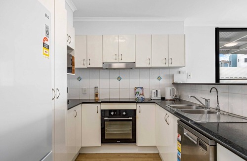Marcoola Apartment | Beachside 3-Bed with BBQ, Pool, Gym