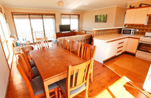 Bermagui House | Beachside - 39 Scenic Drive- Across from the beach,