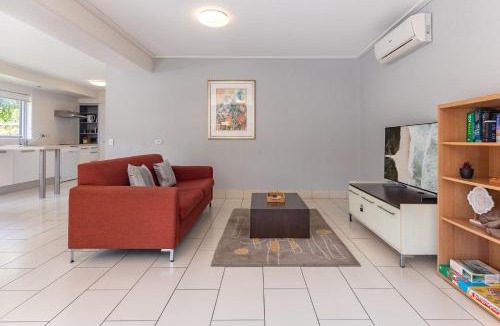 Diamond Beach Apartment | Beachside 7