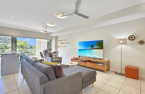 Nelly Bay Apartment | Beachside Apartment 14