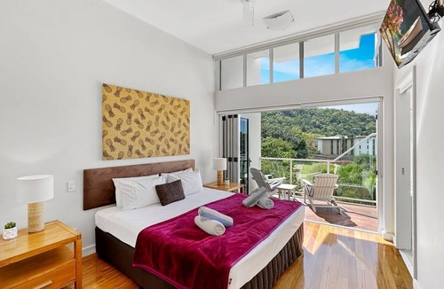 Nelly Bay Apartment | Beachside Apartment 14