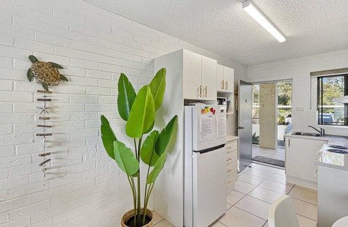 Batehaven Apartment | Beachside Apartment Overlooking Casey’s Beach