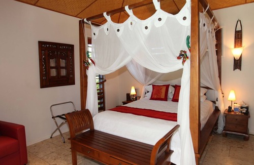 Newell Bed & Breakfast | Beachside Bali inspired tropical retreat with large heated Saltwater pool.