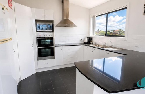 Caves Beach Apartment | Beachside Beauty