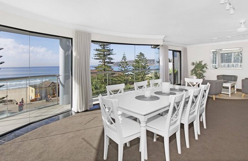 Manly Apartment | BEACHSIDE BEAUTY IN MANLY- PENTHOUSE APT 18