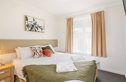 Broadwater Resort | Beachside Breakaway - Wifi, Family Friendly