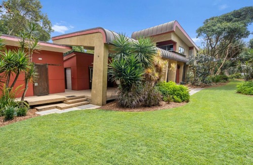 Casuarina House | Beachside Bungalow Casuarina