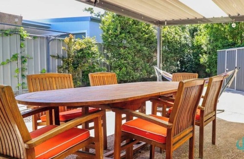 Blacksmiths House | Beachside Cottage across from Blacksmiths Beach