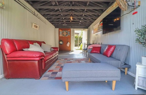Blacksmiths House | Beachside Cottage across from Blacksmiths Beach
