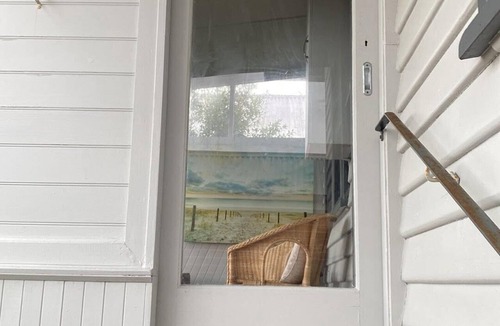 Rosebud House | Beachside Cottage Stay - only a 2 minute walk to the beach!