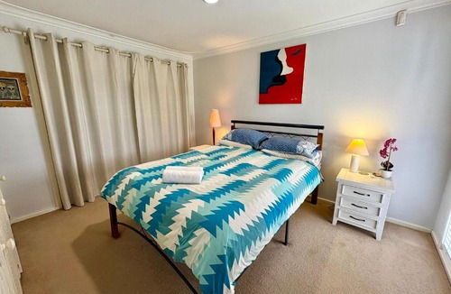Broadwater House | Beachside Escape - Broadwater