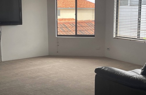 Mandurah House | 'Beachside'home 20 metres to beach. Ideal for families and friends.
