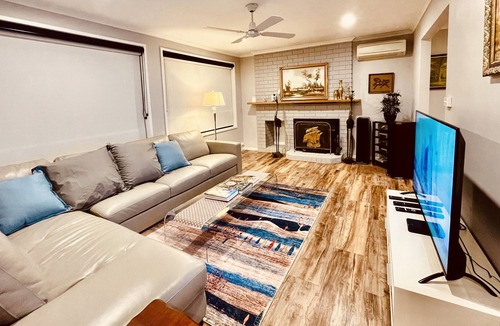 Penna House | Beachside home near Hobart airport