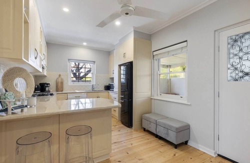 Brighton Apartment | Beachside House with Garage and Outdoor Space