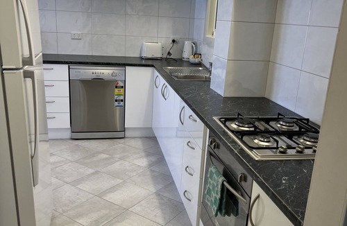 Ripon Apartment | Beachside & Jetty View Apt 5 (Harbour Master) New Large Balcony by April26
