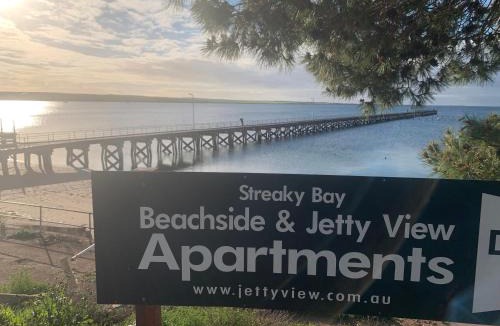 Ripon Apartment | Beachside & Jetty View 6 - Captain's Apartment