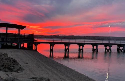 Ripon Apartment | Beachside & Jetty View 7 - Sea Eagle Nest Apartment