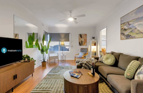 Taperoo House | Beachside Largs Bay Pet Friendly 3 Bed Haven