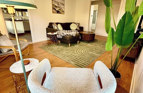 Taperoo House | Beachside Largs Bay Pet Friendly 3 Bed Haven