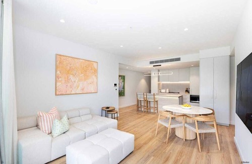 Coolangatta Apartment | Beachside Luxury Escape with 5 Star amenities!
