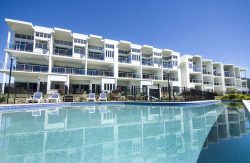 Nelly Bay Apartment | Beachside Magnetic Harbour