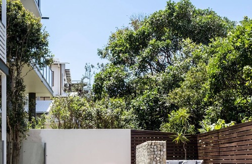 Twin Waters House | Beachside Resort Luxury Living