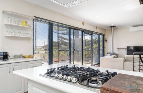 Lancelin House | Beachside Retreat: 3 BR, 2 BA House in Lancelin, Sleeps 6