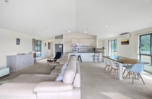 Surf Beach Apartment | Beachside Retreat with Garage Parking