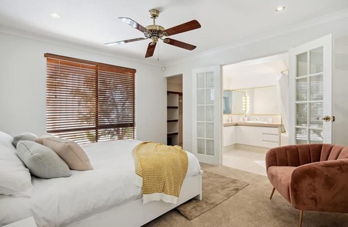 Scarborough House | Beachside Stay, Cafes Nearby, 300Mbps WiFi