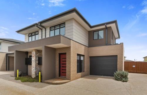 Rosebud House | Beachside Townhouse