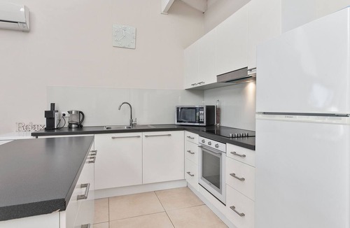 Apollo Bay Villa | Beachside Villa - Free WIFI & Pets Welcome