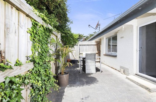 Apollo Bay Villa | Beachside Villa - Free WIFI & Pets Welcome