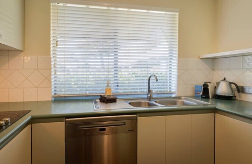 Quindalup House | Beachside Villa Retreat - Resort Style Quindalup