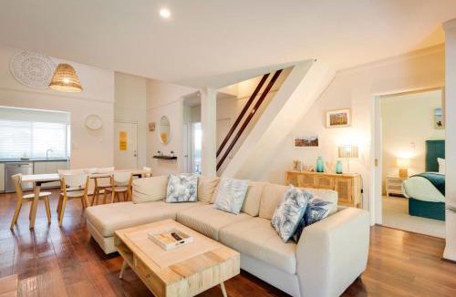 Quindalup House | Beachside Villa Retreat - Resort Style Quindalup