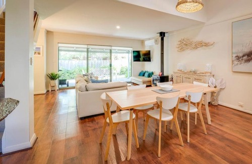 Quindalup House | Beachside Villa Retreat - Resort Style Quindalup