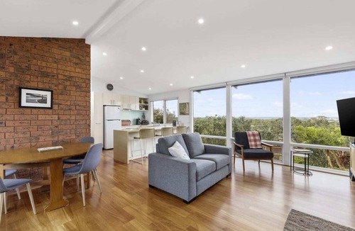 Anglesea House | Beachside Walkaway Su
